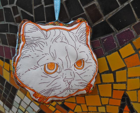 Lavendelkissen mit gestickter Katze