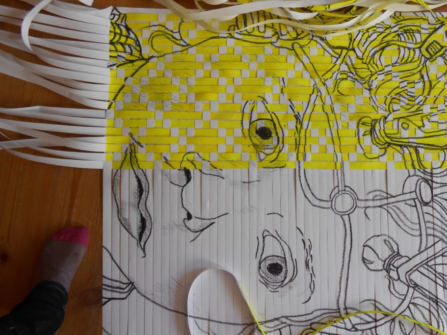 Papierarbeit in einem Paternoster im Haus des Rundfunks 2016, Detail