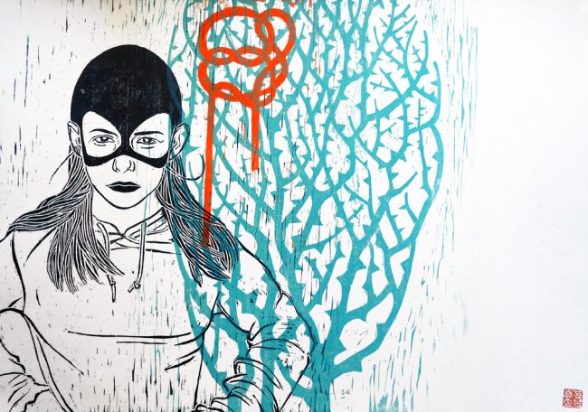 farbiger Holzschnitt, 2014. Mädchen mit Maske und Dornenbusch