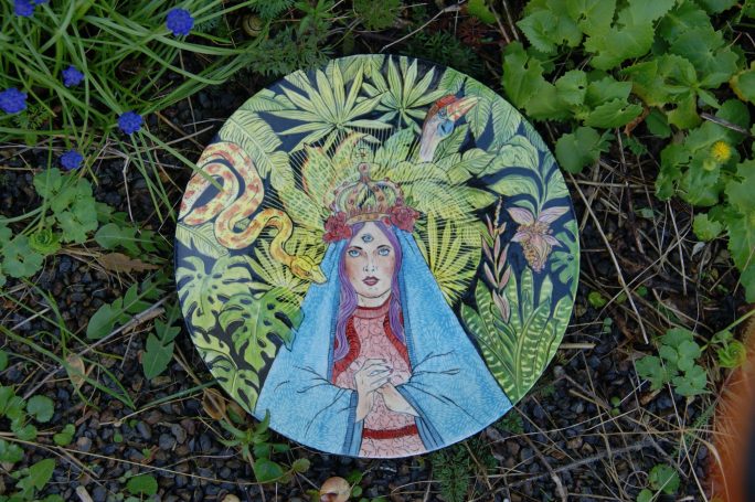 Teller "Maria", Madonna im Dschungel