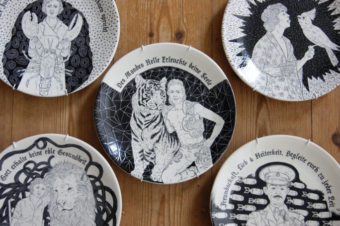 bemalter Teller 2018, "Des Mondes Helle Erleuchte deine Seele" Siegfried mit Tiger