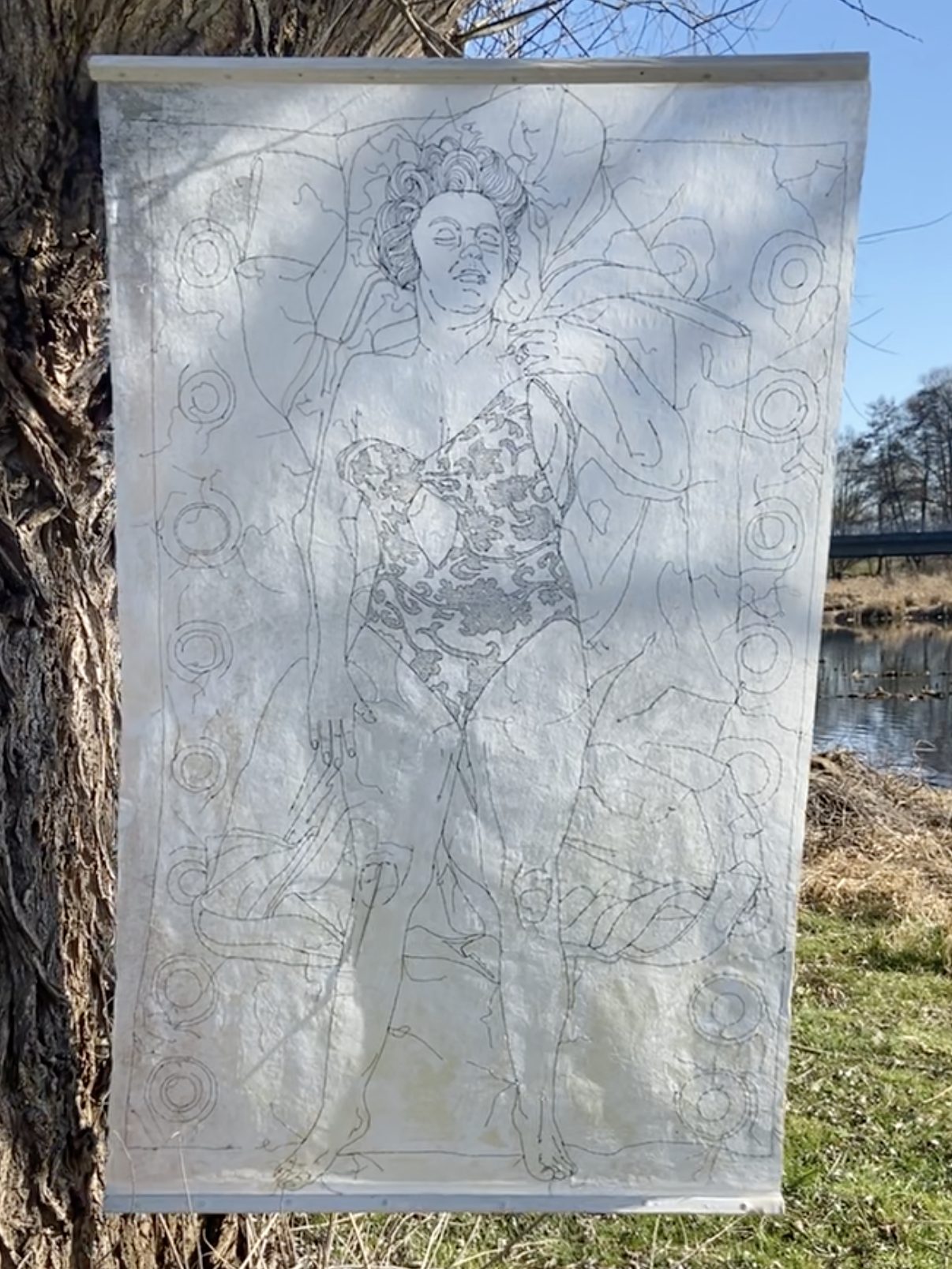 Grosses Stickbild auf Maulbeerpapier