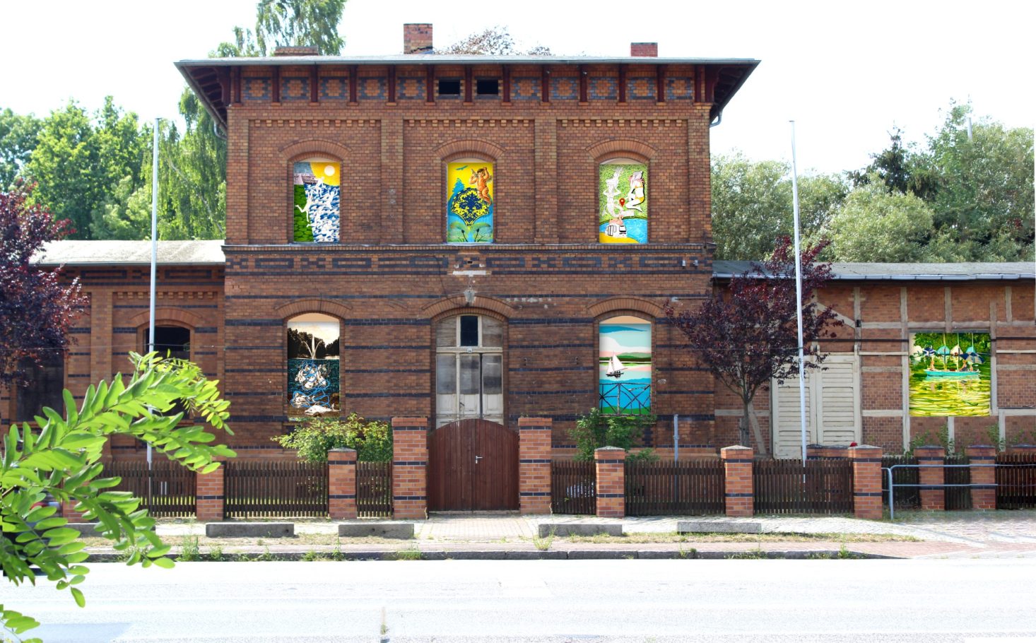 Sommerfrische Kunst am Bahnhof in Wusterhausen Dosse