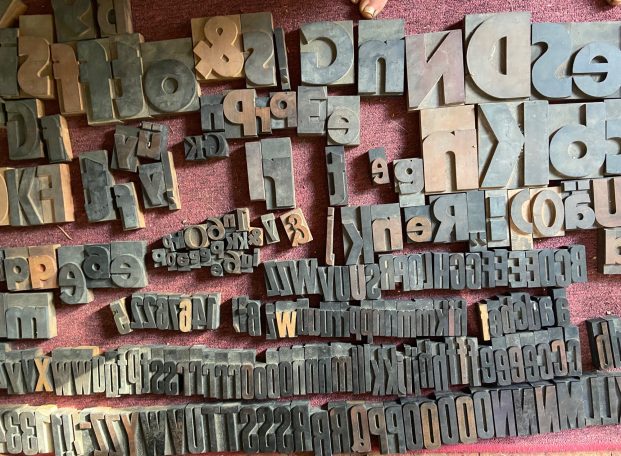 unterschiedliche Holzbuchstaben 