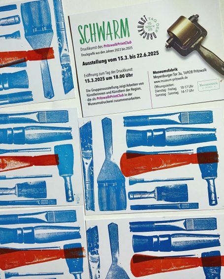 Einladungskarte Ausstellungen "schwarm"  2025 in der Museumsfabrik in Pritzwalk