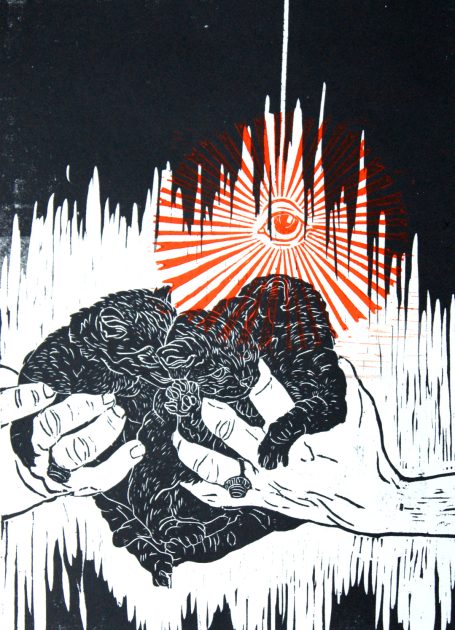 farbiger Holzschnitt, 2017. Hand hält 3 junge Katzen