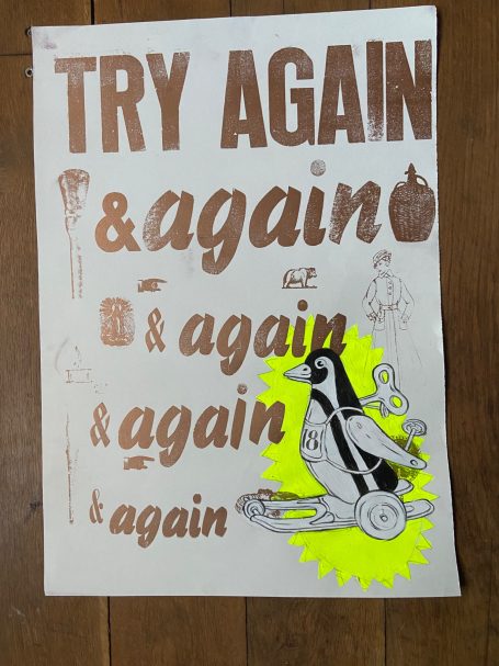 Buchdruck Plakat mit Holzbuchstaben und Zeichnung try again